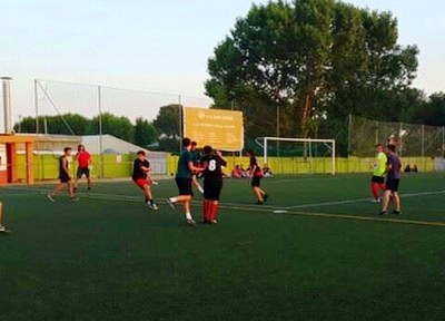 Entrenament i partit de futbol femení