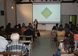 El vídeo Tots Podem s'estrena en exclusiva al celler de Can Barra per la ciutadania que hi va participar