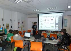 El jovent local s'apropa al programari lliure en un taller de l'Espai Canya Jove