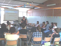  L'escola Pilarín Bayés acull una xerrada per fomentar el desenvolupament de la parla dels infants