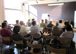 Una xerrada planteja els canvis de consum que genera la crisi