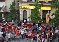 Les terrasses dels bars tancaran una hora més tard per Festa Major