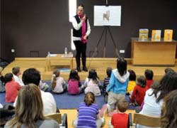 La biblioteca municipal comença la temporada de l'hora del conte