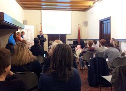 Alumnes del Servei de Català de Sant Quirze organitzen un acte emmarcat en l'Any Espriu