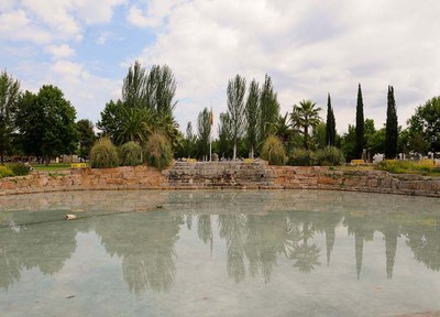 L’aigua del llac del Parc de les Morisques anirà reestablint la seva tonalitat originària