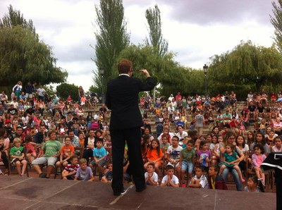 El Parc de les Morisques es va omplir en la celebració de la novena Festa de Cap d’Any d’Estiu