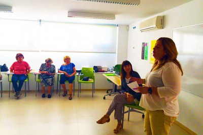 Un taller per a dones ajuda a guanyar benestar i acceptació a través del cant