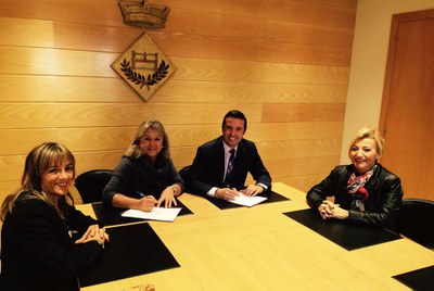 L'Obra Social de la Caixa dona 7.092 euros per a dos dels programes socials de l'Ajuntament
