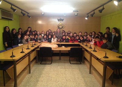 Nens i nenes de l’escola 11 de Setembre visiten diverses àrees de l’Ajuntament