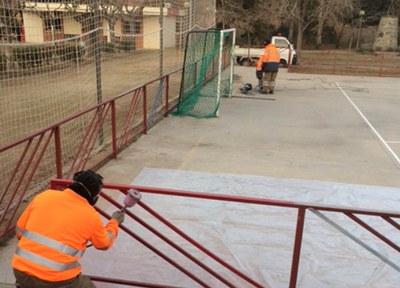 Millores a la pista poliesportiva del Poble Sec