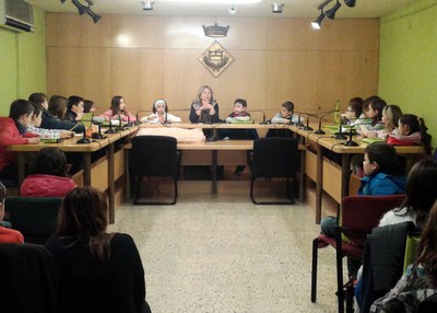Alumnes de l'escola Purificació Salas visiten l'Ajuntament