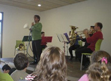 L'alumnat del CEIP Pilarín Bayés coneix de prop els instruments de metall