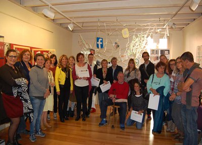 La Casa Vila Puig s'omple per inaugurar l'exposició "Artistes a les escoles"