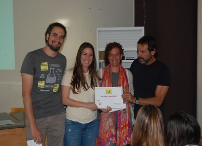 Òscar Camps, fundador de Proactiva Open Arms, recull la donació de la Plataforma “Sant Quirze ajudem els refugiats”