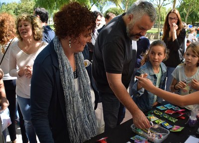 El Mercat de les Cooperatives Escolars ofereix els productes dels centres Lola Anglada i Taula Rodona  