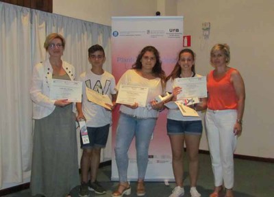 Alumnat de l'Institut Sant Quirze, primer premi del "Planter de Sondeigs i Experiments"