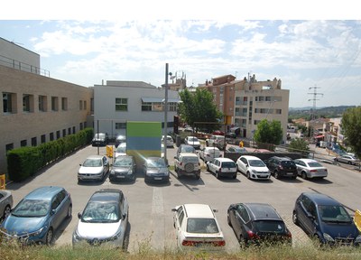 Treballs de senyalització dels estacionaments entorn el CAP Sant Quirze