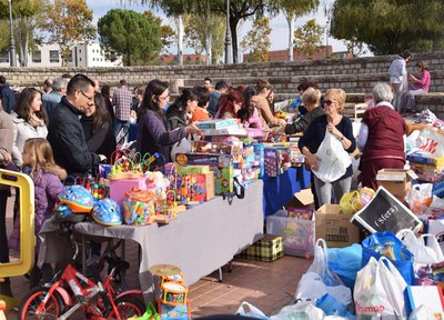 Nova edició del Mercat solidari de joguines i contes infantils