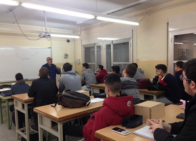 L’Institut Sant Quirze participa en un taller de construcció d’un escalfador termosolar