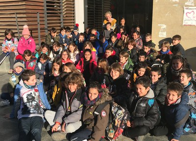 L'alumnat de tercer de primària del Pilarín Bayés visita l'Ajuntament