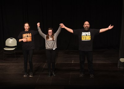 Les improvisacions d’Impro Acatomba arrenquen somriures a la Patronal