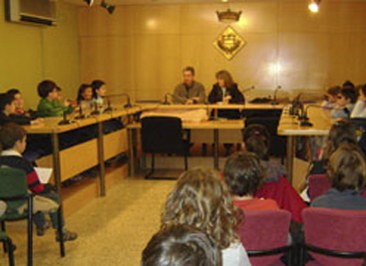 Els alumnes de tercer de l’escola Onze de Setembre coneixen de prop l’Ajuntament