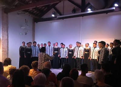 Els UST Singers brillen a Can Barra davant d'un nombrós públic assistent