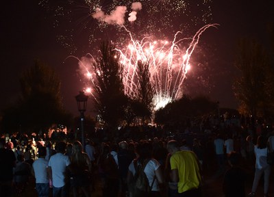 El castell de focs clou una Festa Major molt participativa