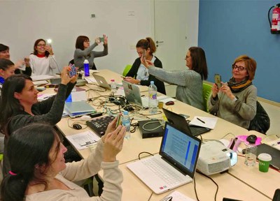 Persones emprenedores es formen en xarxes socials