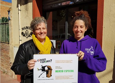 L'Esplai La Flama rep una menció especial al concurs de grafits sobre reciclatge