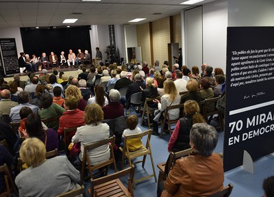 Avis i àvies de Sant Quirze fan una mirada enrere en el marc de l’exposició de Xavier Josa