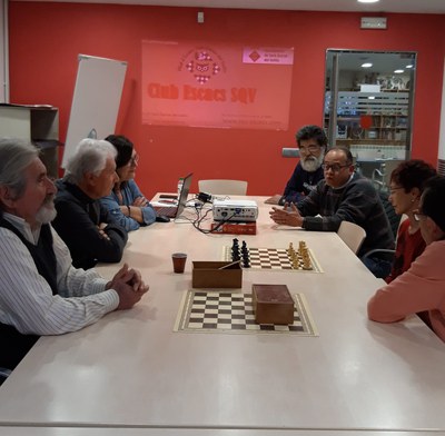El Club d'Escacs nomena socis d'honor avis que juguen al Casal Serra de Galliners