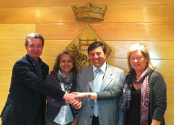 L’Ajuntament signa un conveni amb l’Associació de Comerciants per promocionar i millorar el comerç local