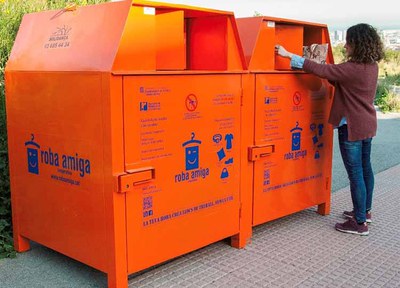 L’Ajuntament posa a disposició de la ciutadania deu nous contenidors per a roba usada i reafirma així el seu compromís mediambiental