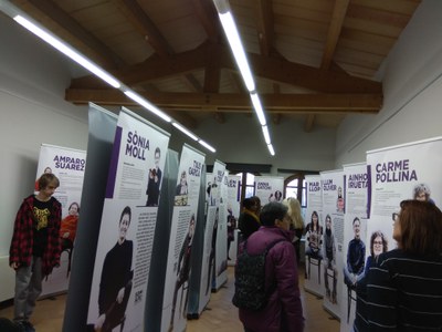 L'exposició sobre les quotidianitats lesbianes dóna visibilitat a les diverses realitats de dones que estimen dones