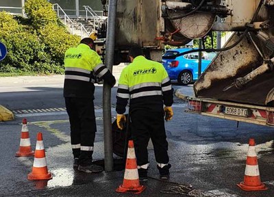 S'inicien els treballs de neteja del clavegueram al Poble Sec i Los Rosales