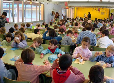 Ja es poden sol•licitar els ajuts de menjador i de material escolar