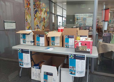 El recapte per a les persones refugiades suma 20 caixes de menjar i altres de productes diversos