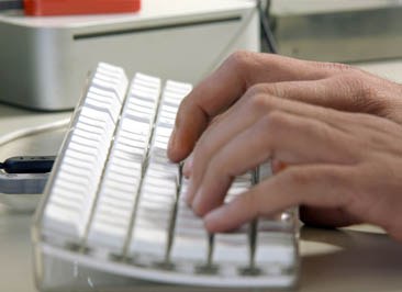 El programa I tu per què no? vol fomentar el coneixement de les noves tecnologies entre la gent gran del municipi