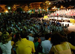 La Bella Quirze Band torna a mostrar la seva qualitat i entrega la vetllada de diumenge de Festa Major a les Morisques