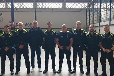 Comitiva de Policia Local que es dirigeix a València