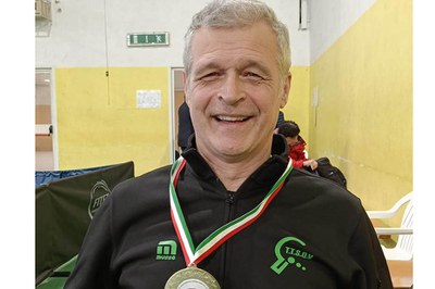 Davide Carnevali, or als paralímpics de tennis taula