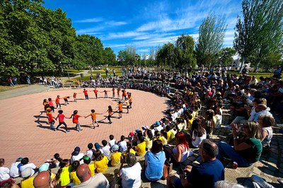 El Dansem omple el parc de les Morisques de cultura i tradició