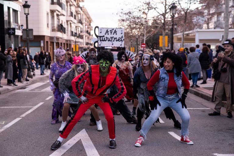 thriller_b.jpg thriller_b.jpg