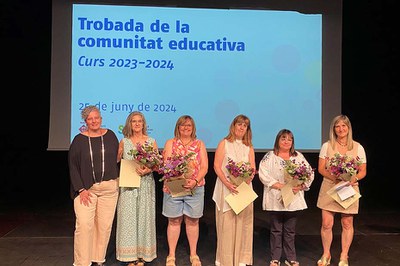La comunitat educativa es troba per reconèixer el personal que es jubila