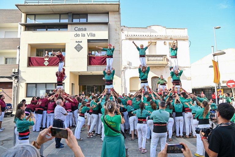 Castellers a la plaça de la Vila de Sant Quirze