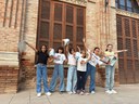 L'equip guanyador de l'Escapa't per Sant Quirze rep el premi d'una experiència de vol indoor