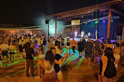 Més de tres-centes persones a la Festa Cubana