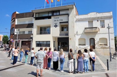 Imatge del minut de silenci avui a Sant Quirze del Vallès