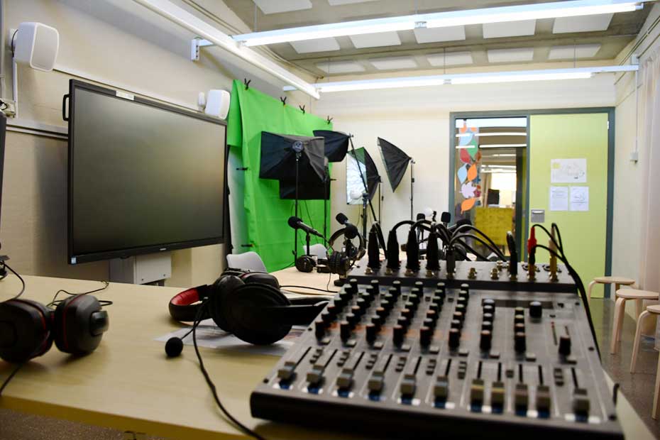 aula-audiovisual-institut-escola-onze-de-setembre.jpg